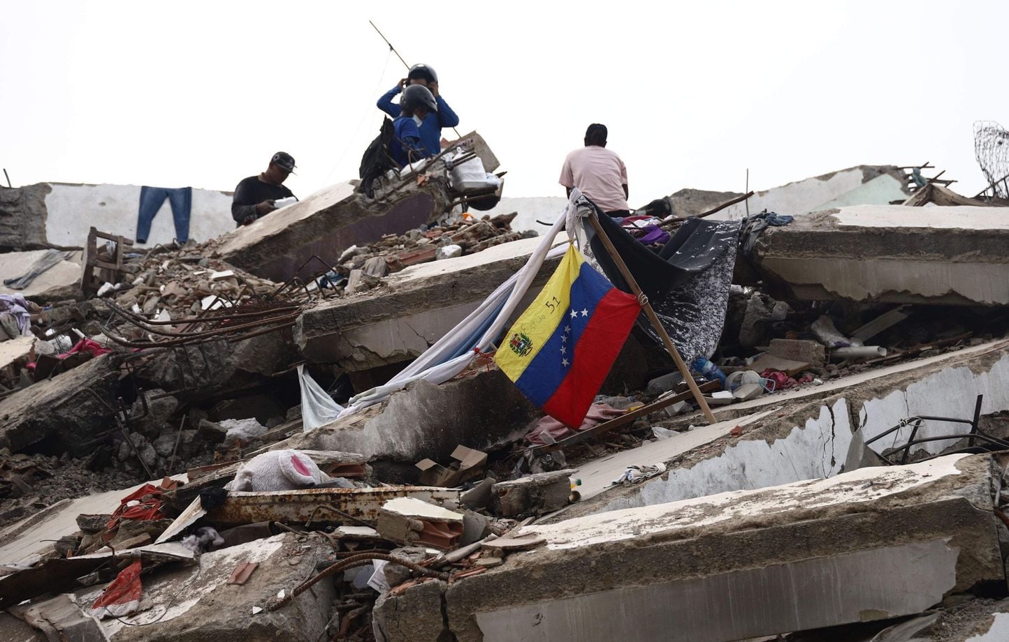 El número de muertos asciende a 3.535 tras doble terremoto El número de muertos asciende a 3.535 tras doble terremoto